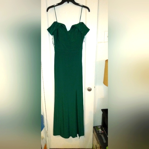 Hunter Green long gown - Picture 1 of 2